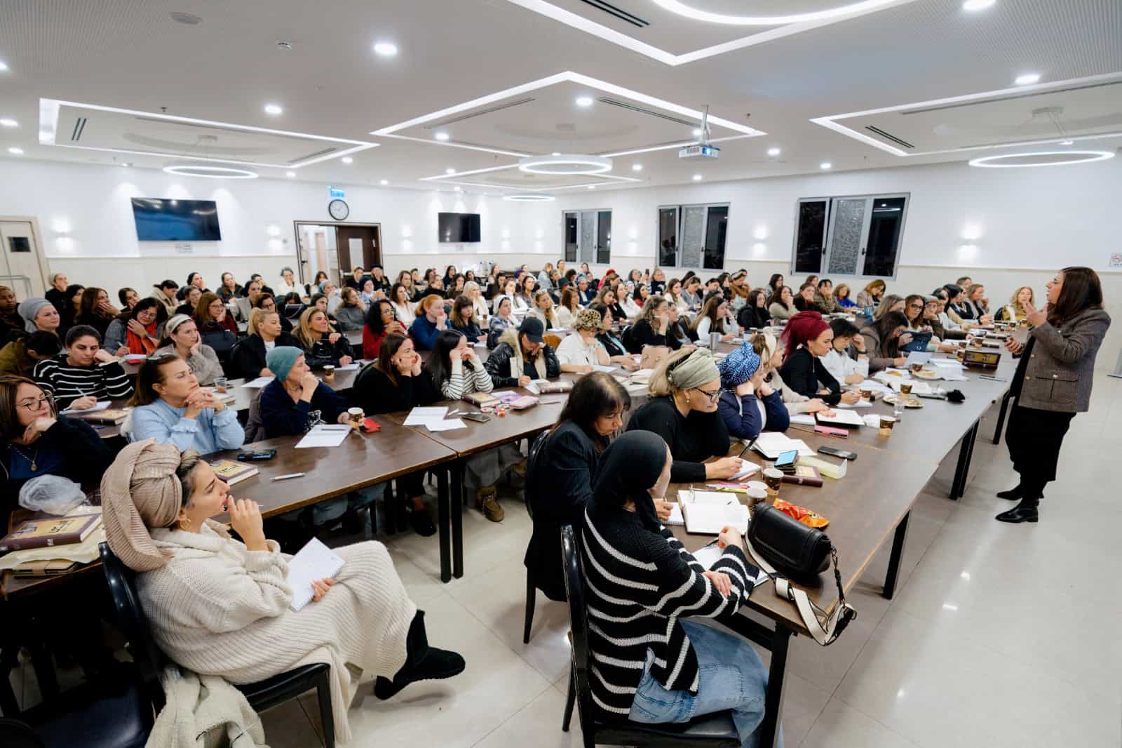 שיעור תניא לנשים